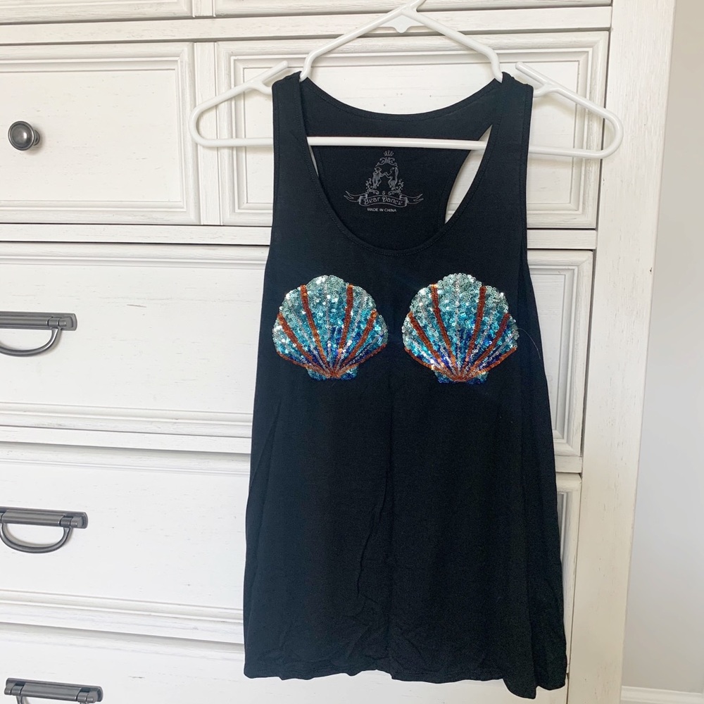 Black seashell shirt
